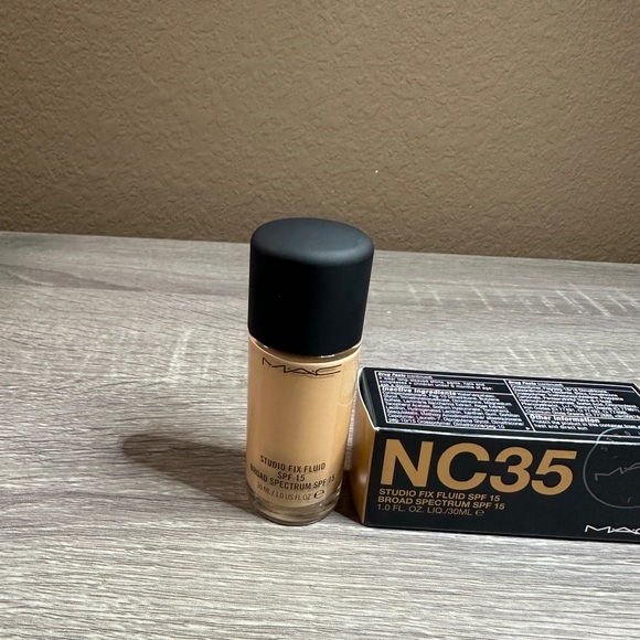 MAC studio fix fluid - Picture 2 of 4